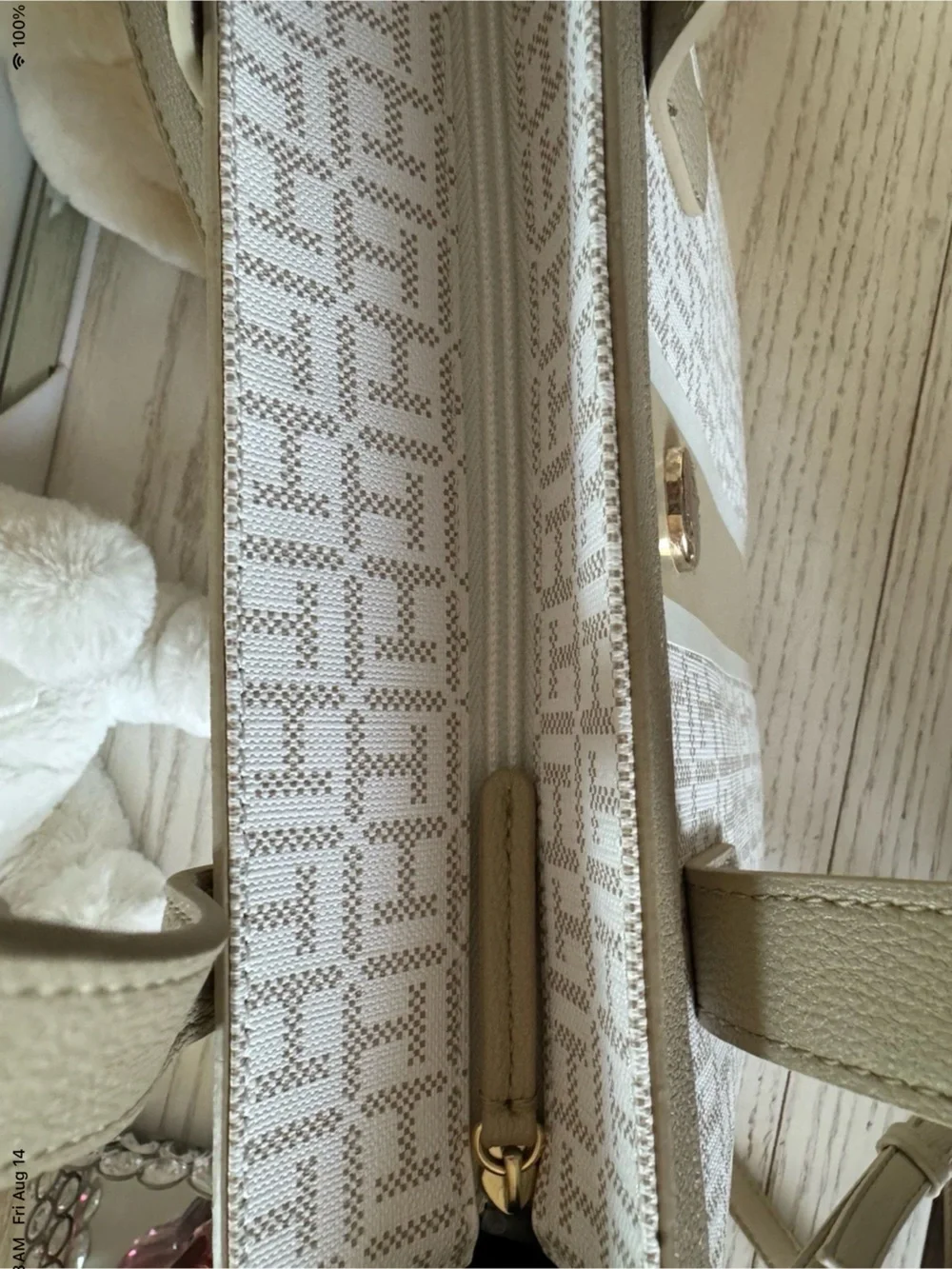 Tommy Hilfiger stylish beige